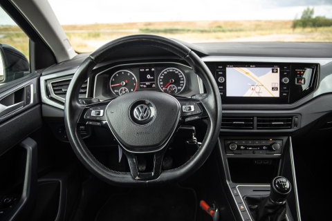Volkswagen Polo 1.0 TSI Highline R-LINE / CARPLAY / NAVI / ZWART / 5 DEURS