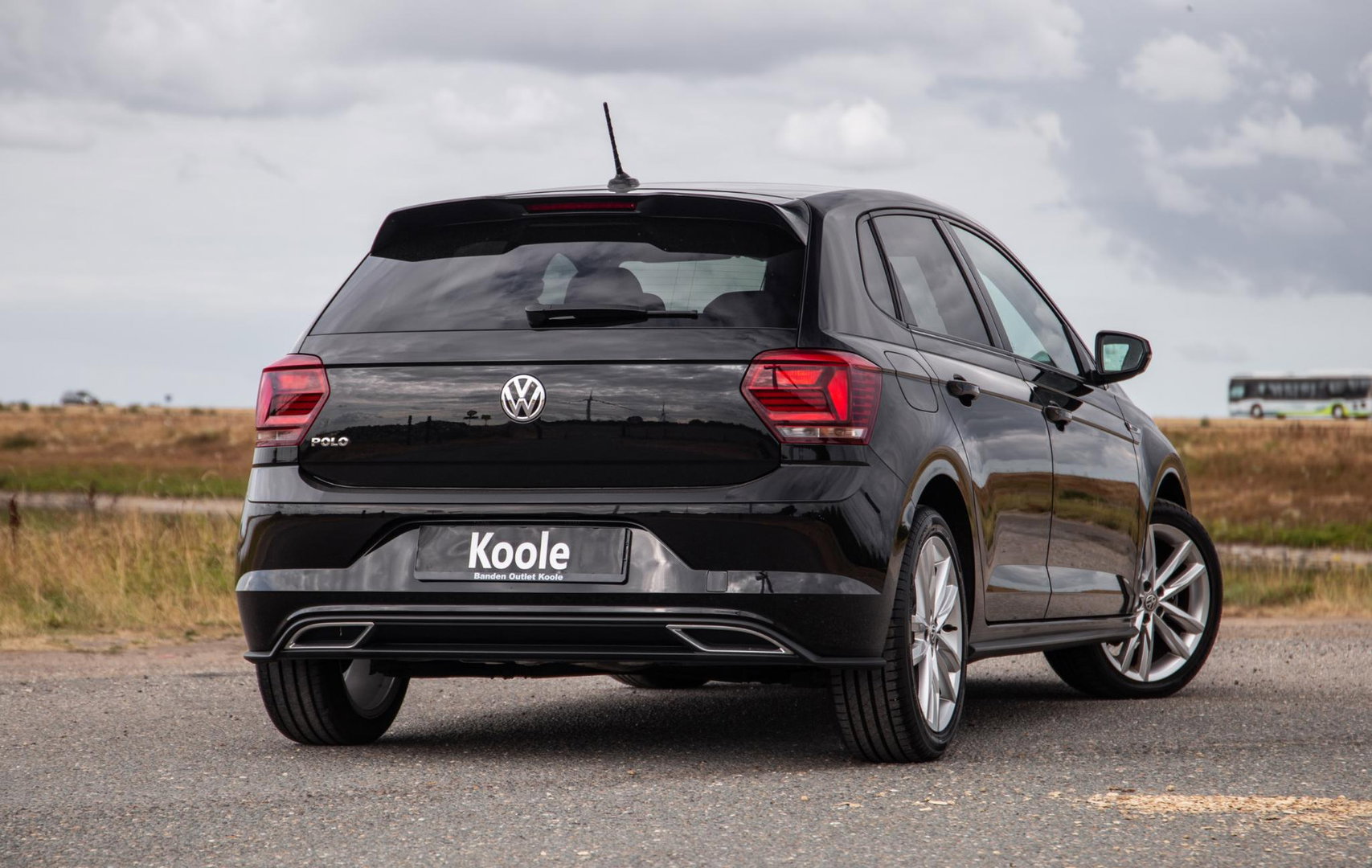 Volkswagen Polo 1.0 TSI Highline R-LINE / CARPLAY / NAVI / ZWART / 5 DEURS