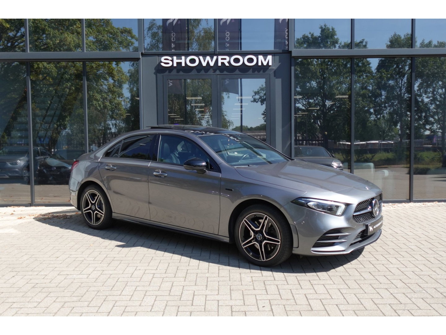 Mercedes-Benz A-Klasse 250 e Business Solution AMG PANO HUD CAM