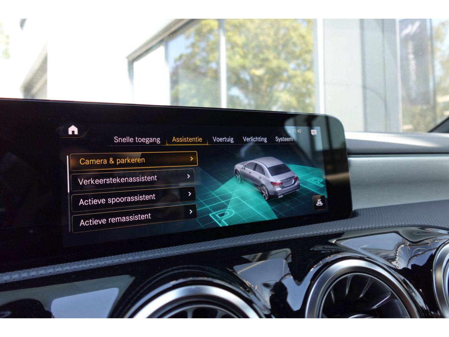 Mercedes-Benz A-Klasse 250 e Business Solution AMG PANO HUD CAM