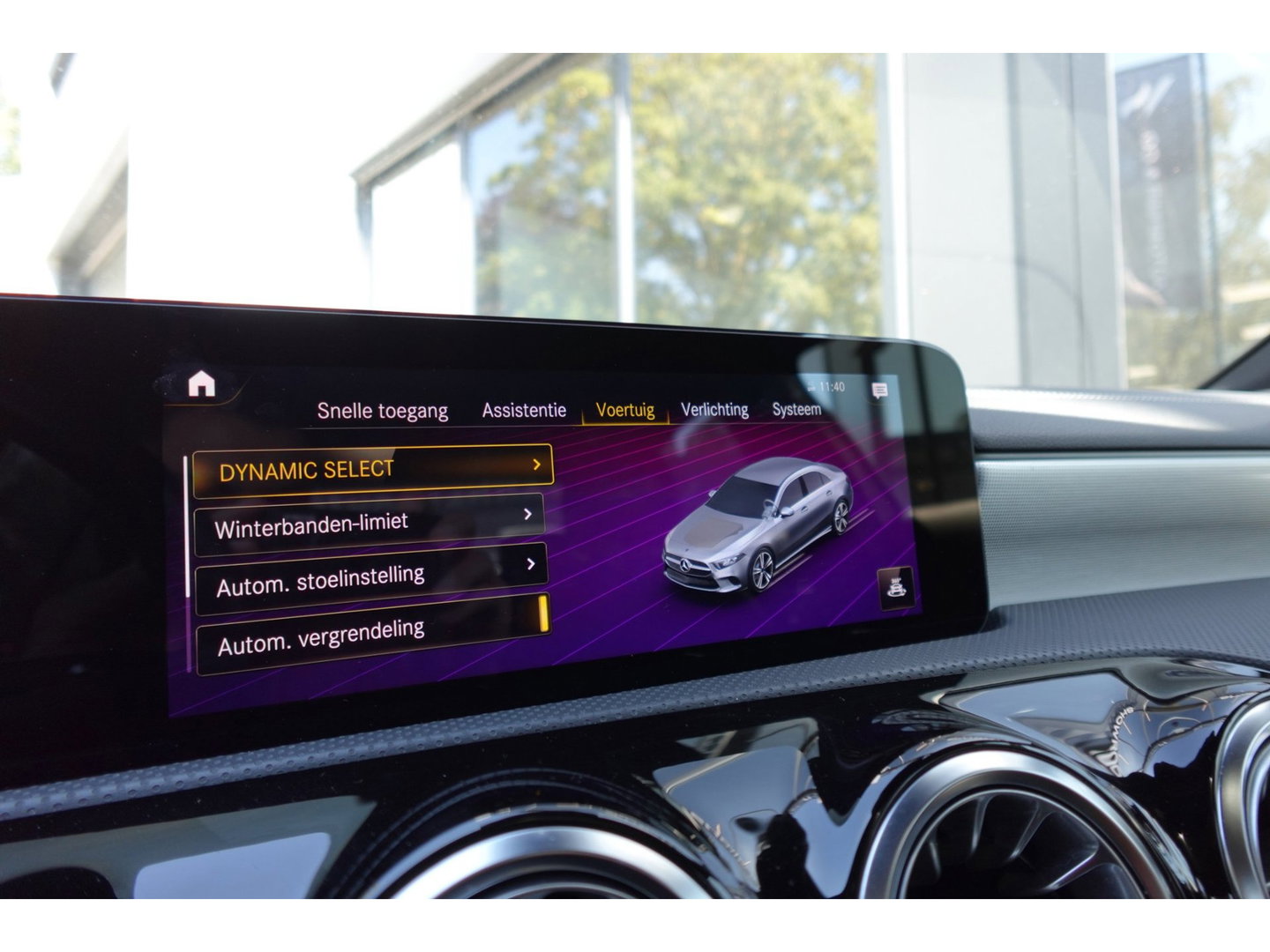 Mercedes-Benz A-Klasse 250 e Business Solution AMG PANO HUD CAM