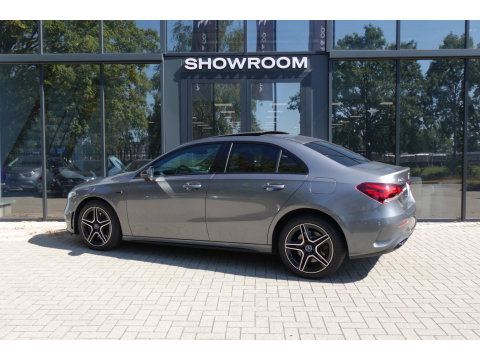 Mercedes-Benz A-Klasse 250 e Business Solution AMG PANO HUD CAM