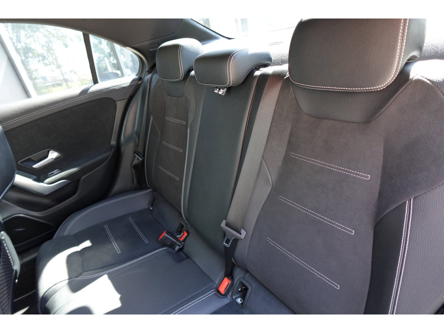 Mercedes-Benz A-Klasse 250 e Business Solution AMG PANO HUD CAM