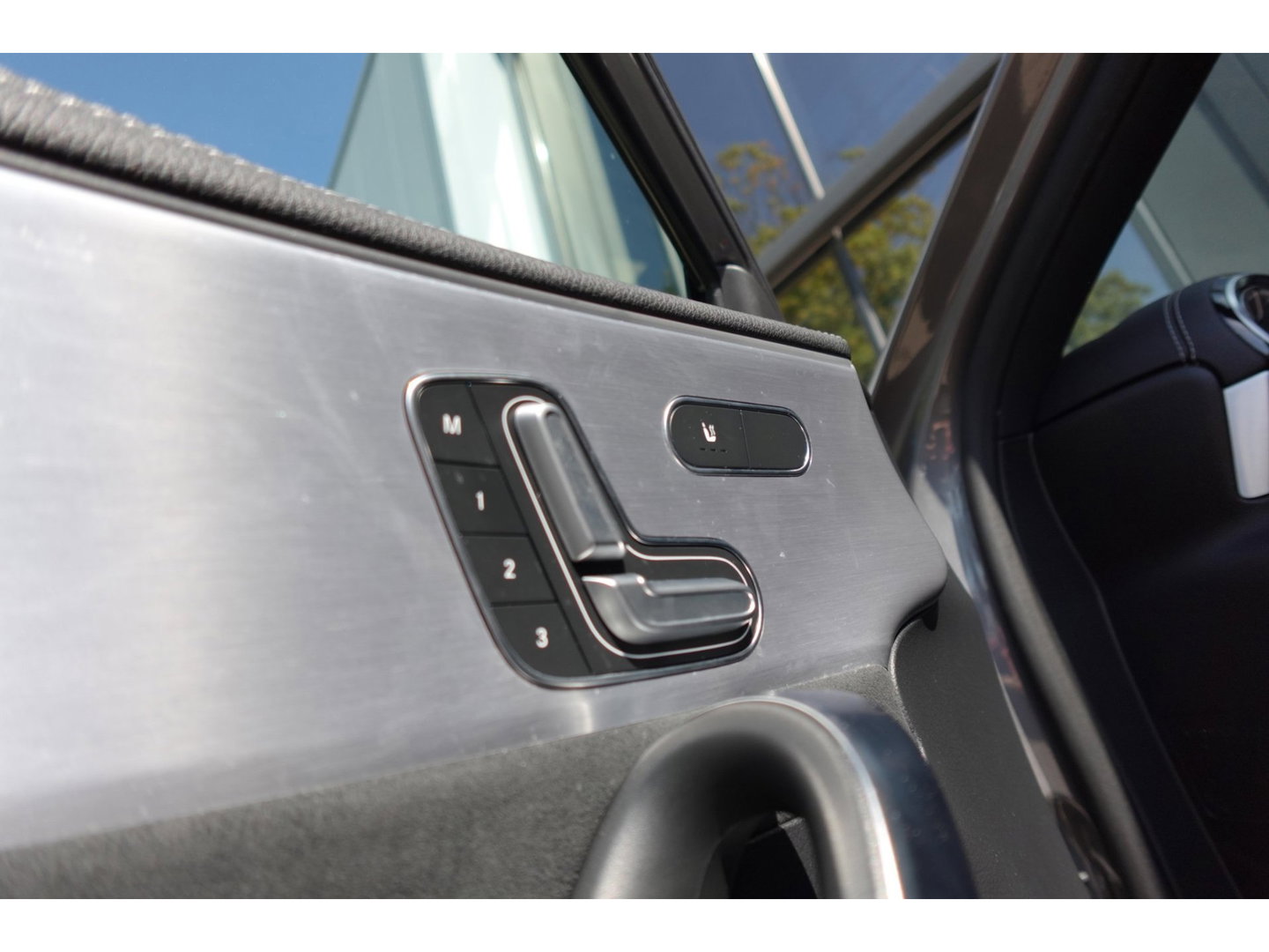 Mercedes-Benz A-Klasse 250 e Business Solution AMG PANO HUD CAM
