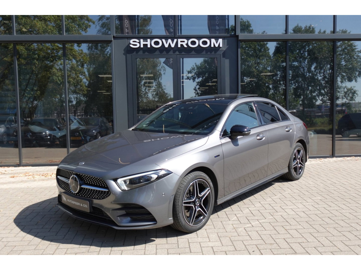 Mercedes-Benz A-Klasse 250 e Business Solution AMG PANO HUD CAM