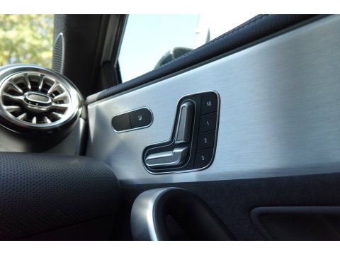 Mercedes-Benz A-Klasse 250 e Business Solution AMG PANO HUD CAM