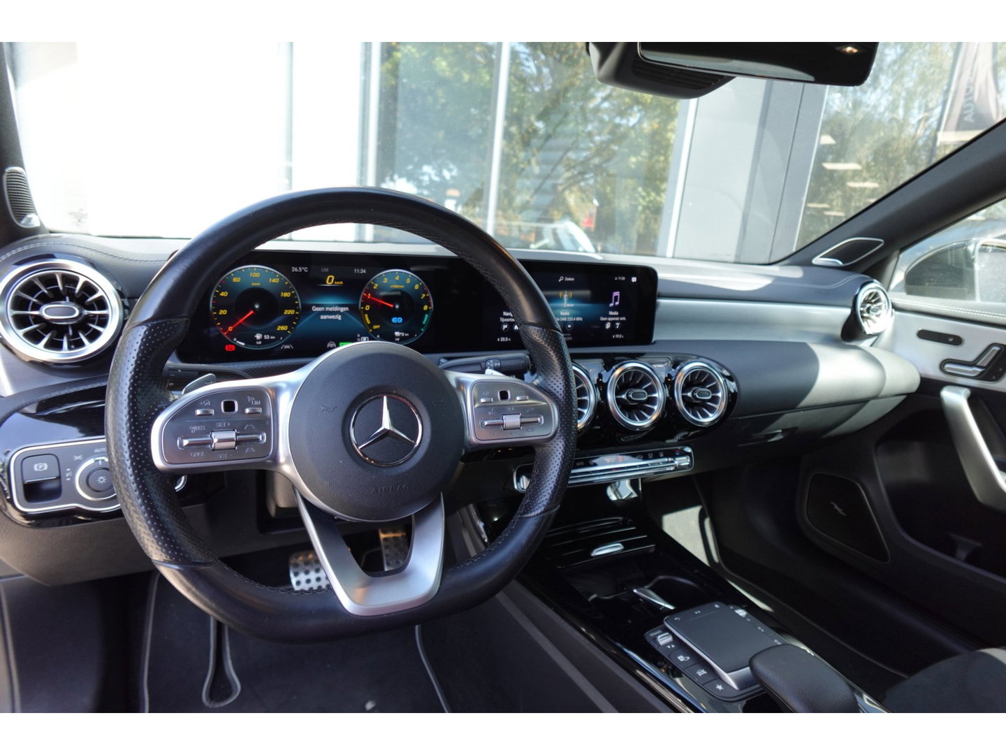 Mercedes-Benz A-Klasse 250 e Business Solution AMG PANO HUD CAM