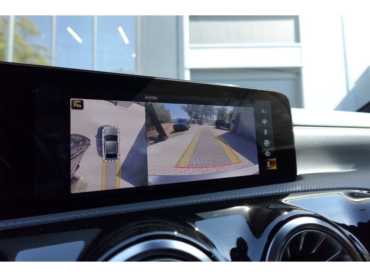 Mercedes-Benz A-Klasse 250 e Business Solution AMG PANO HUD CAM