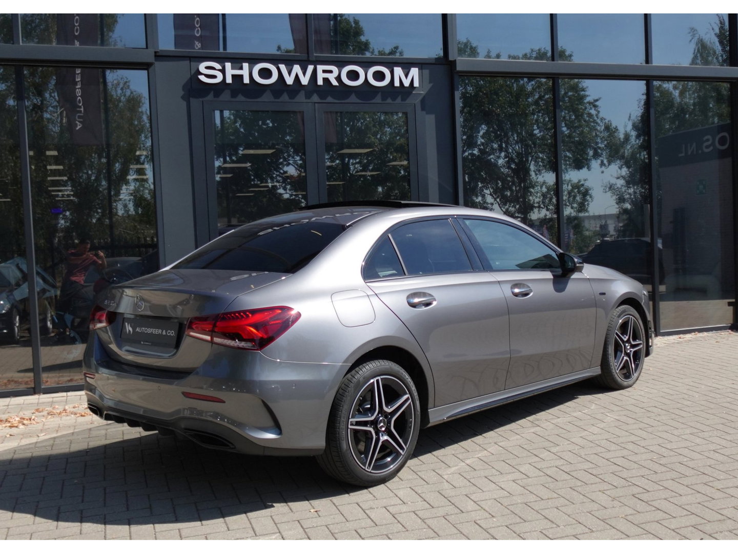 Mercedes-Benz A-Klasse 250 e Business Solution AMG PANO HUD CAM