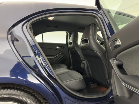 Mercedes-Benz A-Klasse 180 d Business Solution Aut. *LEATHER-FABRIC | NAVI-FULLMAP | CAMERA | AIRCO | CRUISE | TOWBAR | 16''ALU*