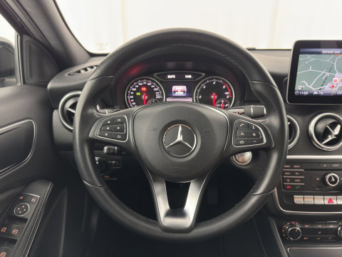 Mercedes-Benz A-Klasse 180 d Business Solution Aut. *LEATHER-FABRIC | NAVI-FULLMAP | CAMERA | AIRCO | CRUISE | TOWBAR | 16''ALU*