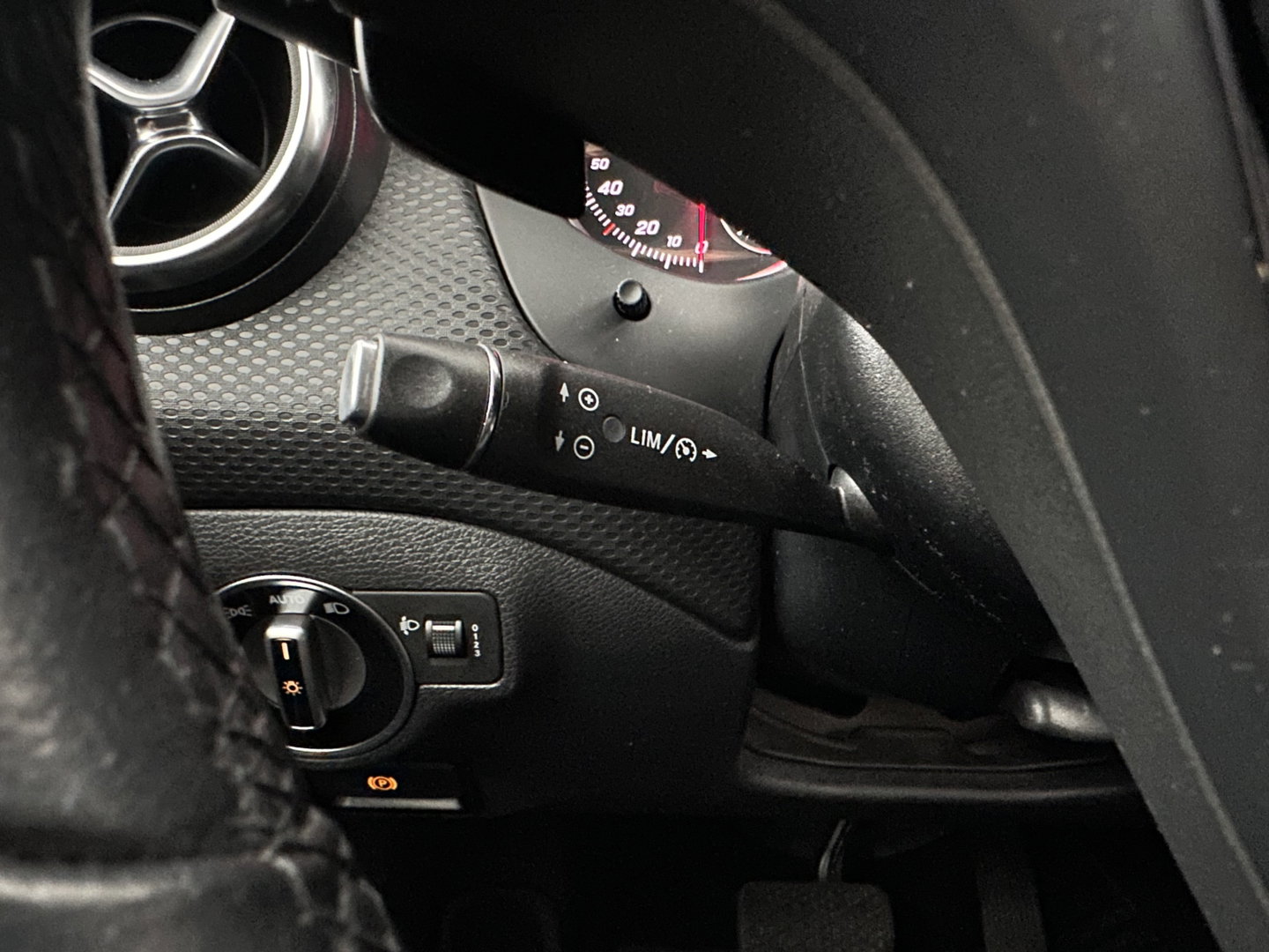 Mercedes-Benz A-Klasse 180 d Business Solution Aut. *LEATHER-FABRIC | NAVI-FULLMAP | CAMERA | AIRCO | CRUISE | TOWBAR | 16''ALU*