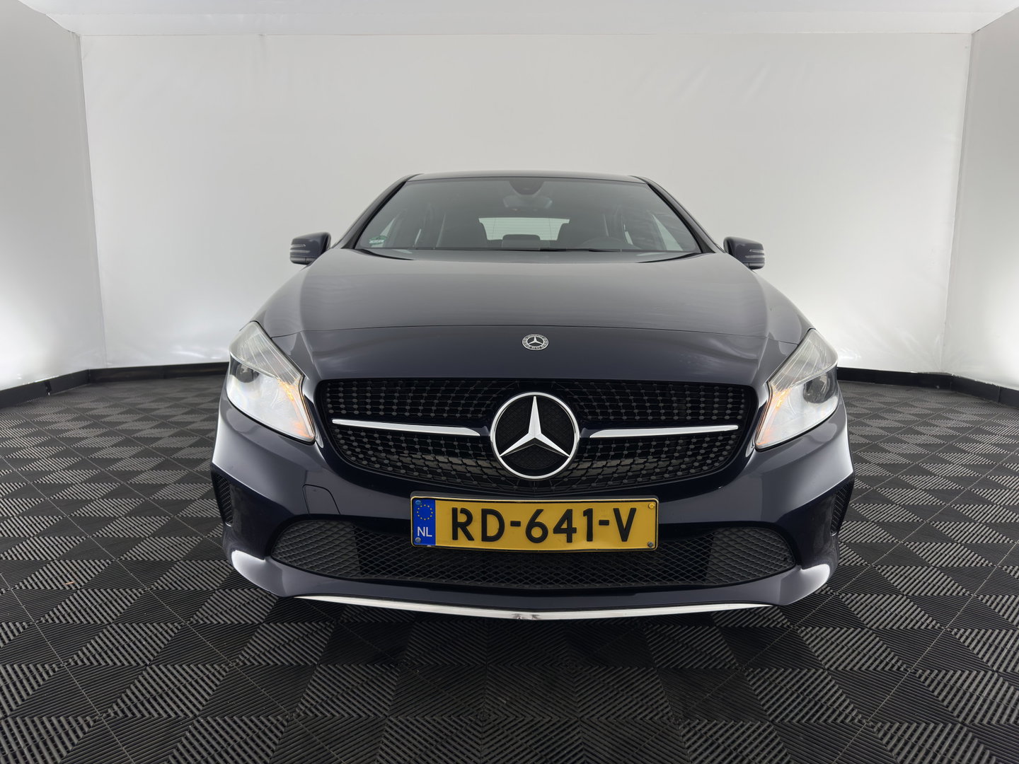 Mercedes-Benz A-Klasse 180 d Business Solution Aut. *LEATHER-FABRIC | NAVI-FULLMAP | CAMERA | AIRCO | CRUISE | TOWBAR | 16''ALU*