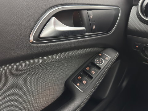 Mercedes-Benz A-Klasse 180 d Business Solution Aut. *LEATHER-FABRIC | NAVI-FULLMAP | CAMERA | AIRCO | CRUISE | TOWBAR | 16''ALU*