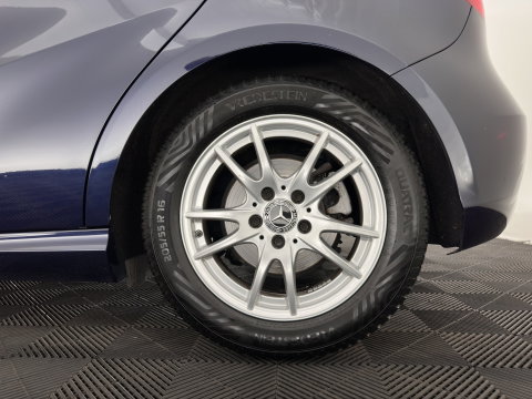 Mercedes-Benz A-Klasse 180 d Business Solution Aut. *LEATHER-FABRIC | NAVI-FULLMAP | CAMERA | AIRCO | CRUISE | TOWBAR | 16''ALU*