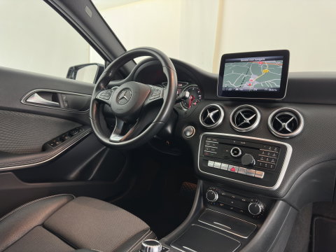 Mercedes-Benz A-Klasse 180 d Business Solution Aut. *LEATHER-FABRIC | NAVI-FULLMAP | CAMERA | AIRCO | CRUISE | TOWBAR | 16''ALU*