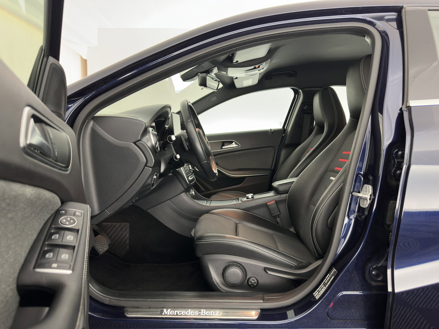 Mercedes-Benz A-Klasse 180 d Business Solution Aut. *LEATHER-FABRIC | NAVI-FULLMAP | CAMERA | AIRCO | CRUISE | TOWBAR | 16''ALU*