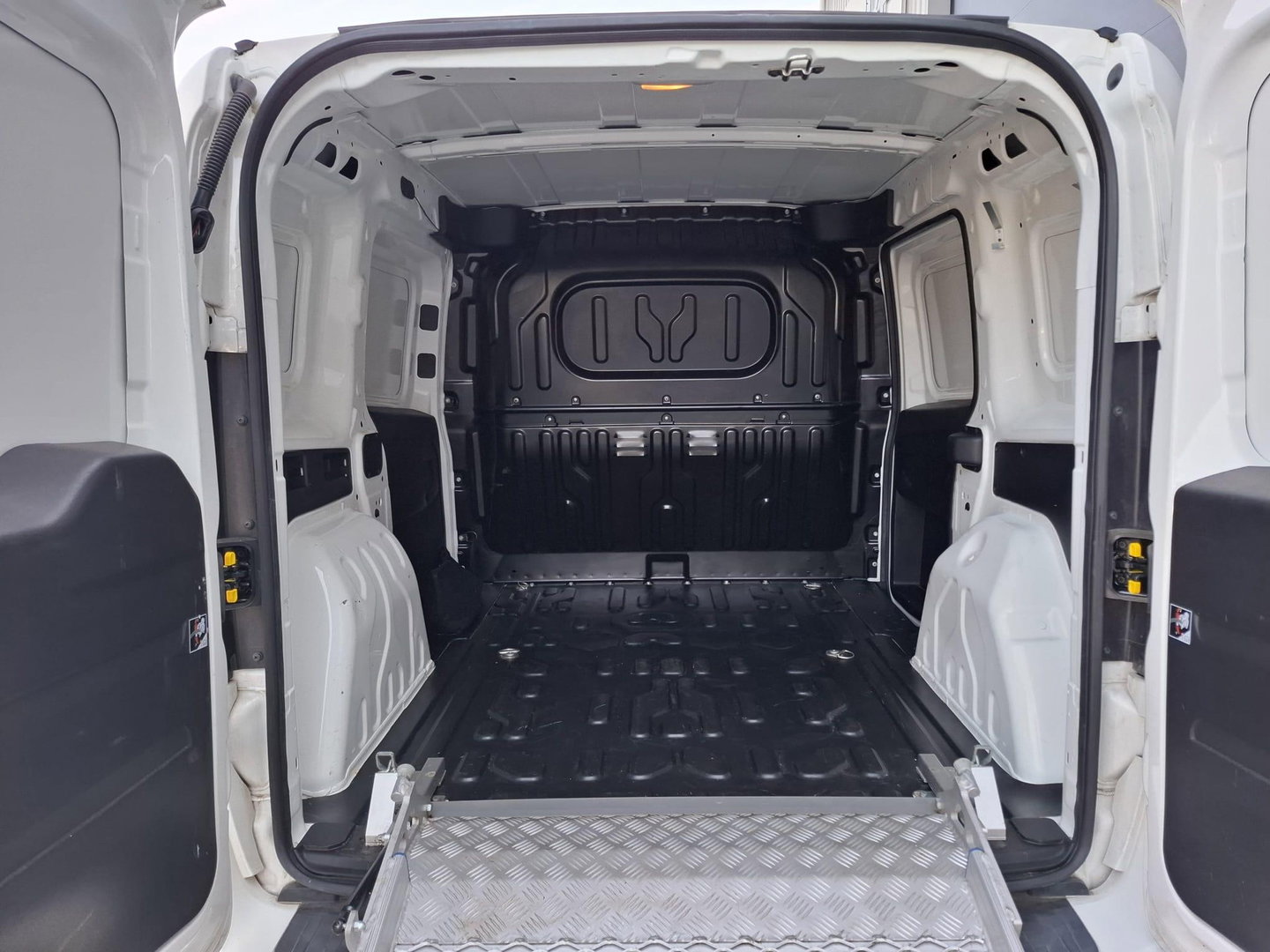 Opel Combo 1.6 CDTi L1H1 Sport CAMERA / EURO 6 / CARPLAY / AIRCO / TREKHAAK / MARGE AUTO !!