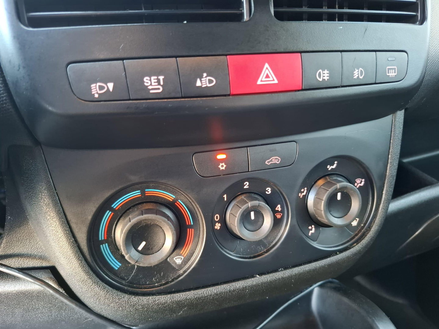 Opel Combo 1.6 CDTi L1H1 Sport CAMERA / EURO 6 / CARPLAY / AIRCO / TREKHAAK / MARGE AUTO !!