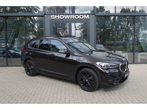 BMW X1 XDrive25e High Executive PANO KEYLESS CAM