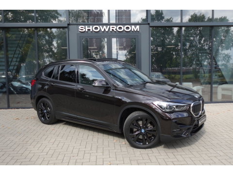BMW X1 XDrive25e High Executive PANO KEYLESS CAM