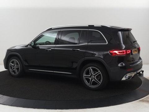 Mercedes-Benz GLB 200 AMG Line | Leder/alcantara | Stoelverwarming | Cruise control | Lane assist | Sfeerverlichting | Camera | Park assist | Trekhaak