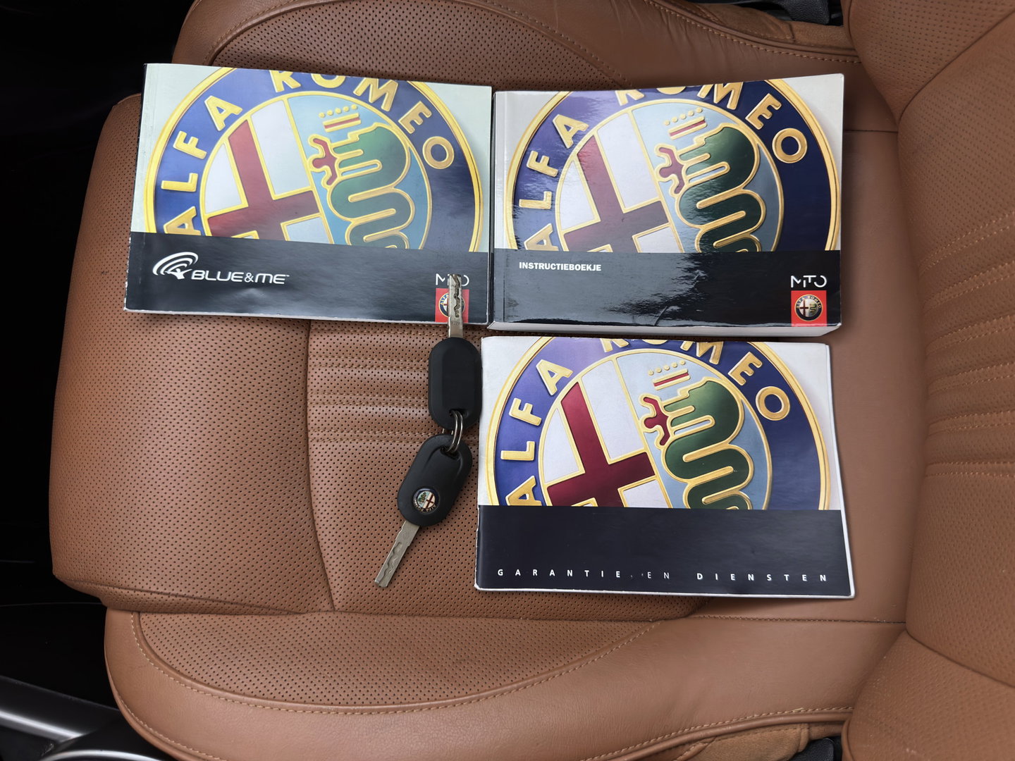 Alfa Romeo MiTo 1.3 JTDm ECO Distinctive *LEATHER | SPORT-SEATS | ECC | PDC | CRUISE | 16''ALU*