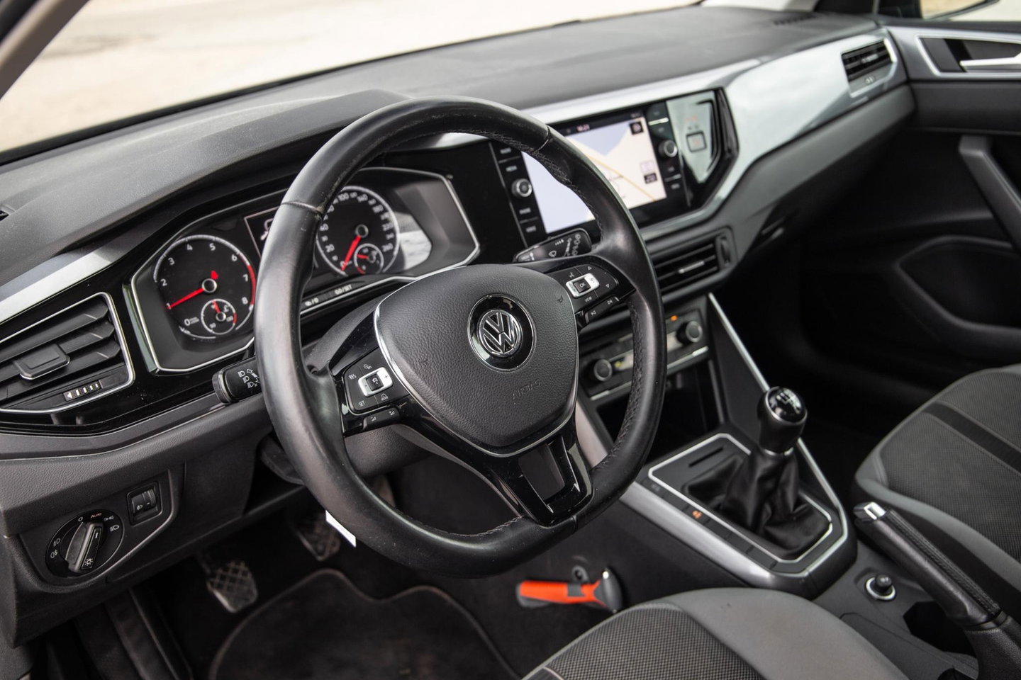 Volkswagen Polo 1.0 TSI Highline R-LINE / CARPLAY / NAVI / ZWART / 5 DEURS