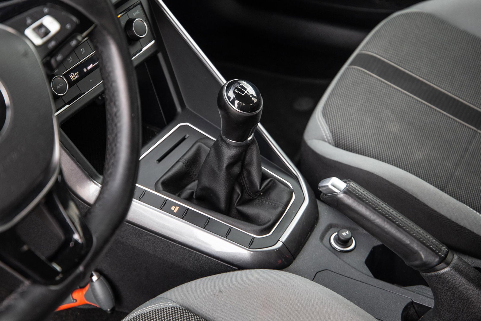 Volkswagen Polo 1.0 TSI Highline R-LINE / CARPLAY / NAVI / ZWART / 5 DEURS