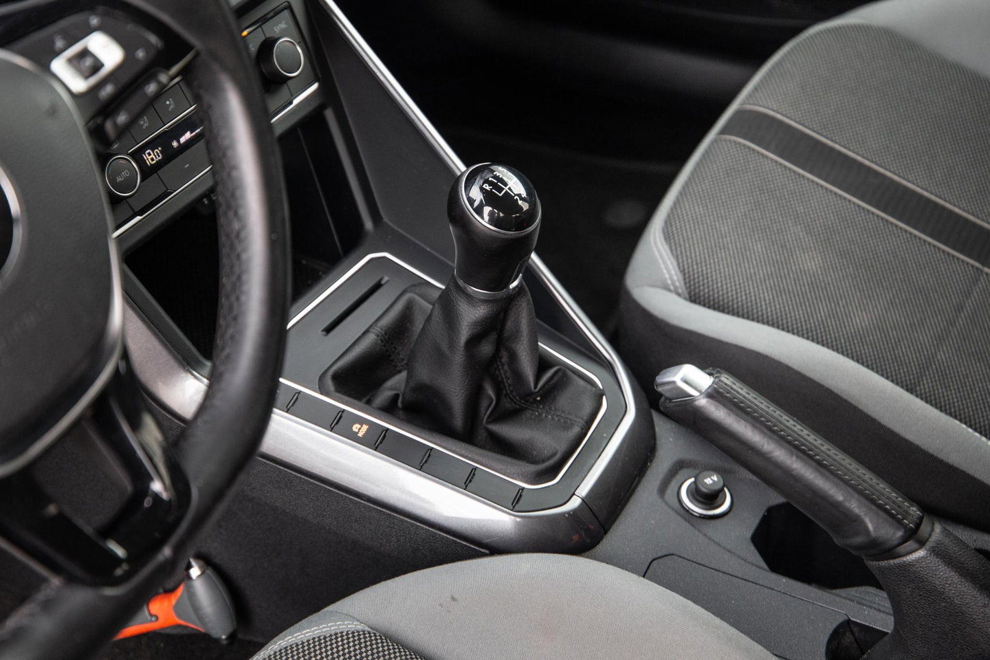 Volkswagen Polo 1.0 TSI Highline R-LINE / CARPLAY / NAVI / ZWART / 5 DEURS