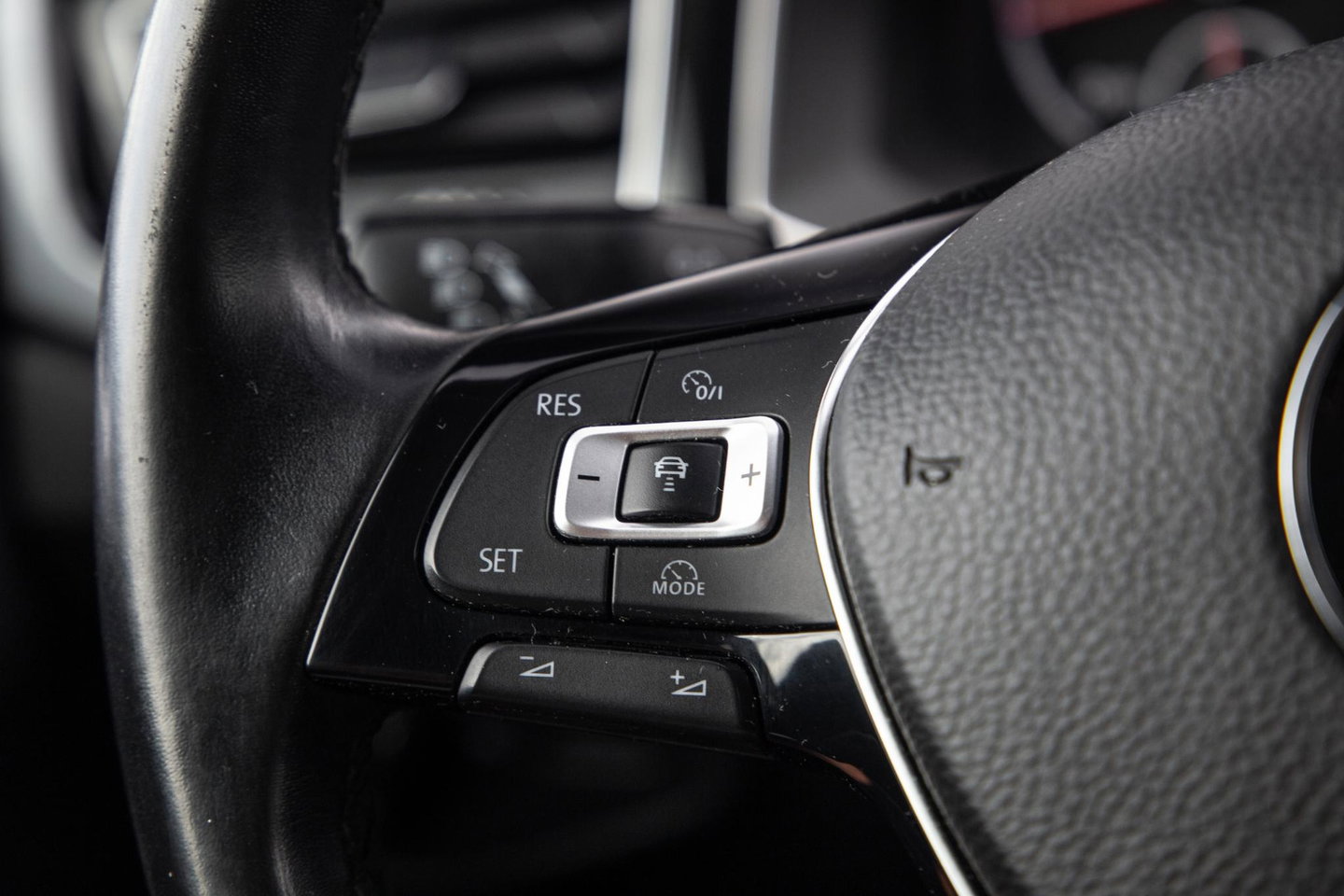 Volkswagen Polo 1.0 TSI Highline R-LINE / CARPLAY / NAVI / ZWART / 5 DEURS