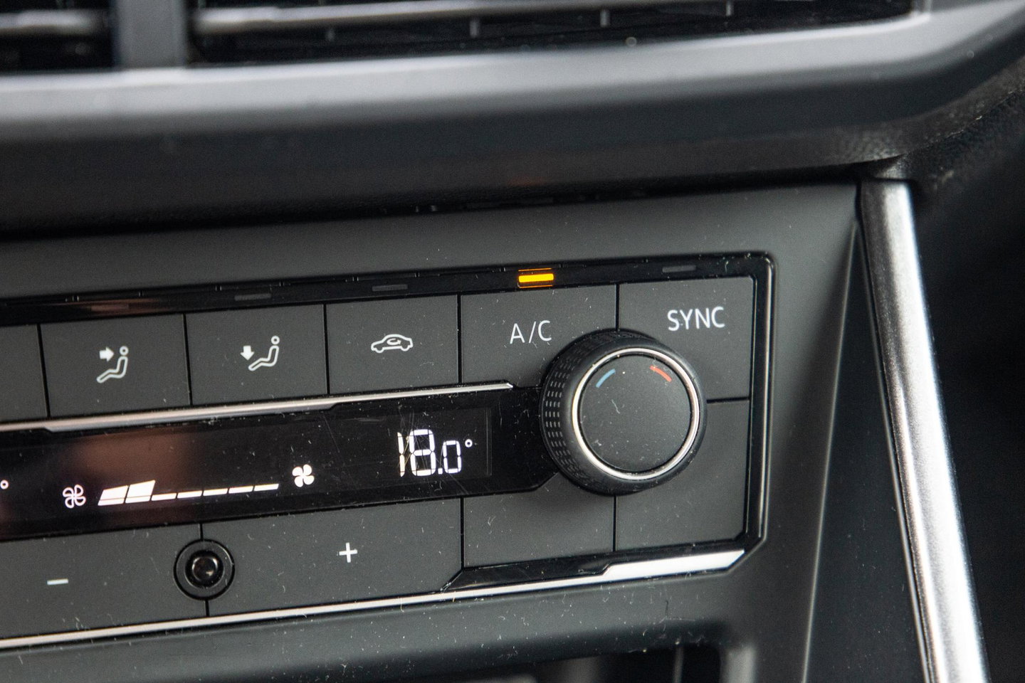 Volkswagen Polo 1.0 TSI Highline R-LINE / CARPLAY / NAVI / ZWART / 5 DEURS