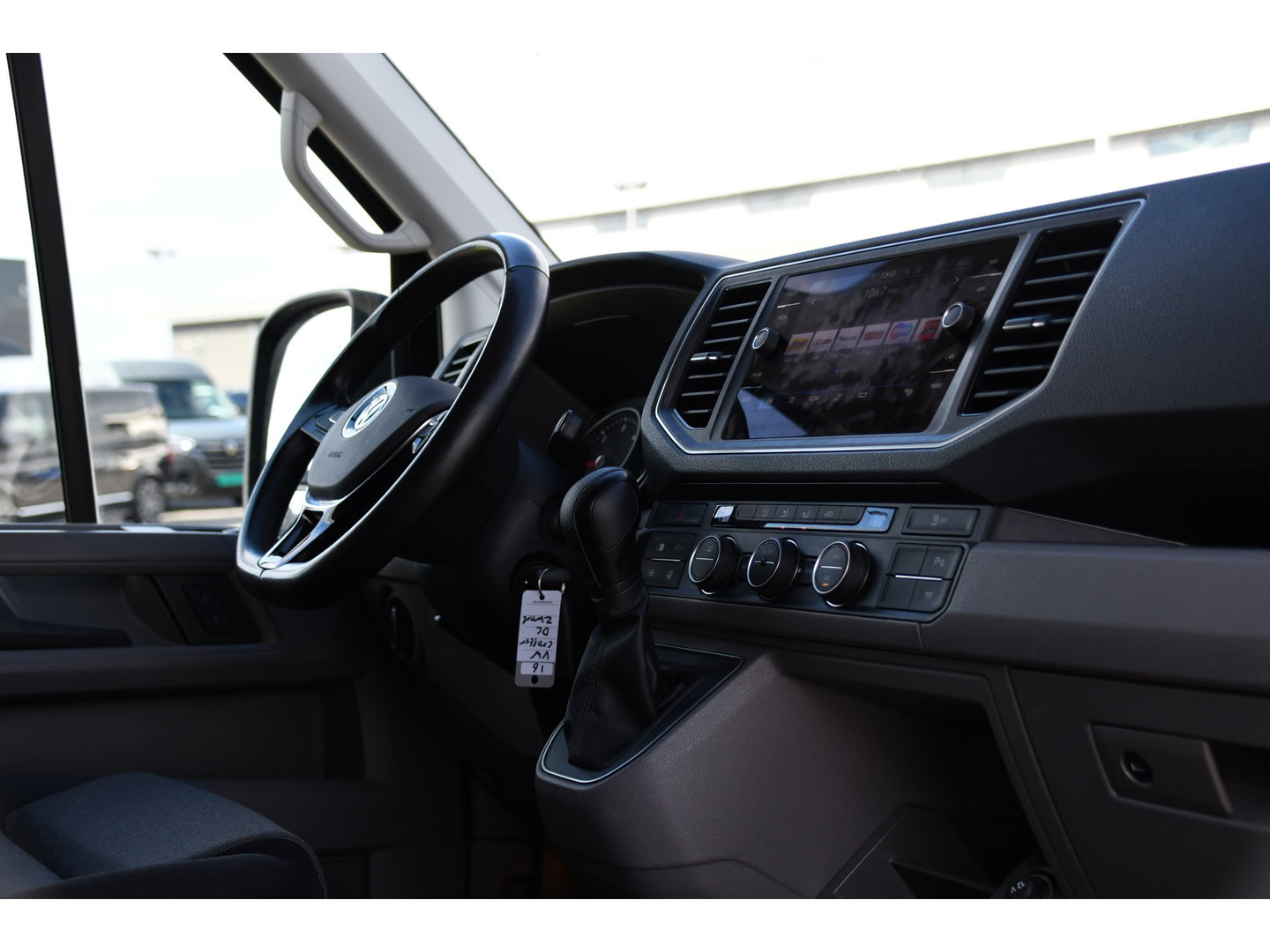 Volkswagen Crafter 35 2.0 TDI L3H2 DC Black Edition Cruise, Camera, Carplay, LED, Clima, Standkachel, Automaat, Stuurvervewarming, Uniek!