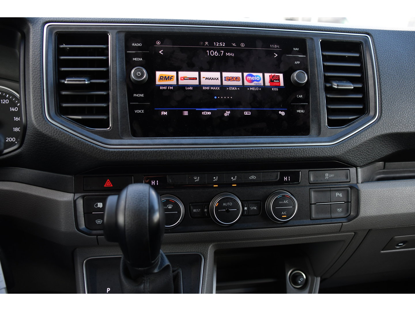 Volkswagen Crafter 35 2.0 TDI L3H2 DC Black Edition Cruise, Camera, Carplay, LED, Clima, Standkachel, Automaat, Stuurvervewarming, Uniek!