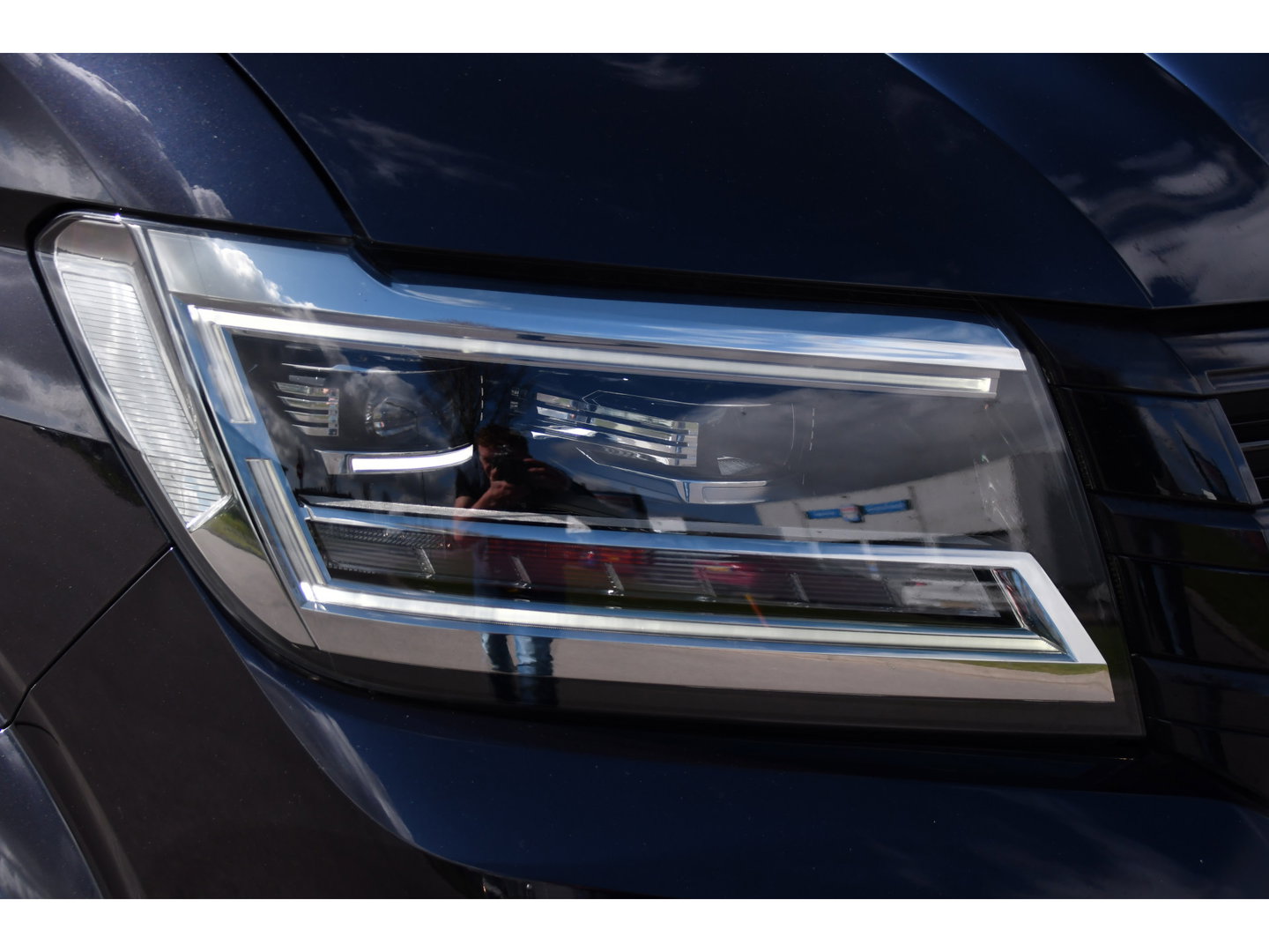 Volkswagen Crafter 35 2.0 TDI L3H2 DC Black Edition Cruise, Camera, Carplay, LED, Clima, Standkachel, Automaat, Stuurvervewarming, Uniek!