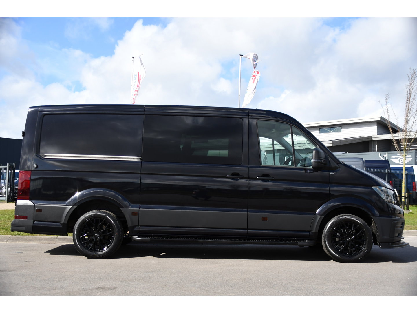 Volkswagen Crafter 35 2.0 TDI L3H2 DC Black Edition Cruise, Camera, Carplay, LED, Clima, Standkachel, Automaat, Stuurvervewarming, Uniek!