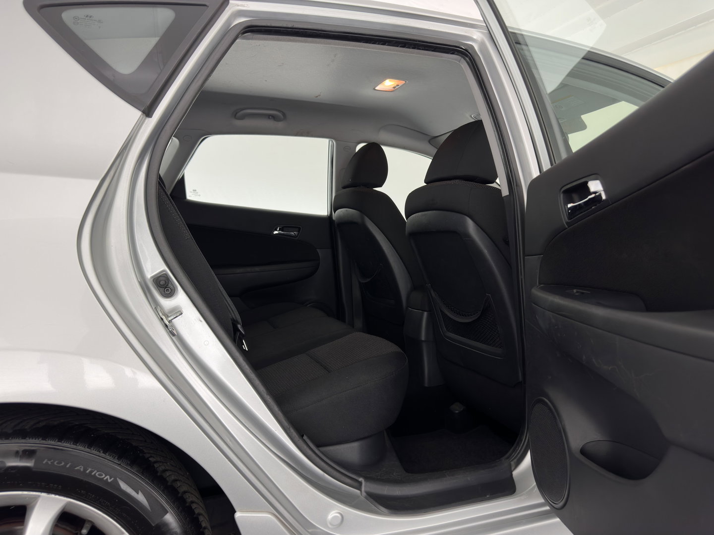 Hyundai i30 1.6 CRDi i-Motion *AIRCO | CRUISE | PDC | COMFORT-SEATS | TOWBAR | 16''ALU*