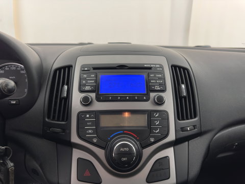 Hyundai i30 1.6 CRDi i-Motion *AIRCO | CRUISE | PDC | COMFORT-SEATS | TOWBAR | 16''ALU*