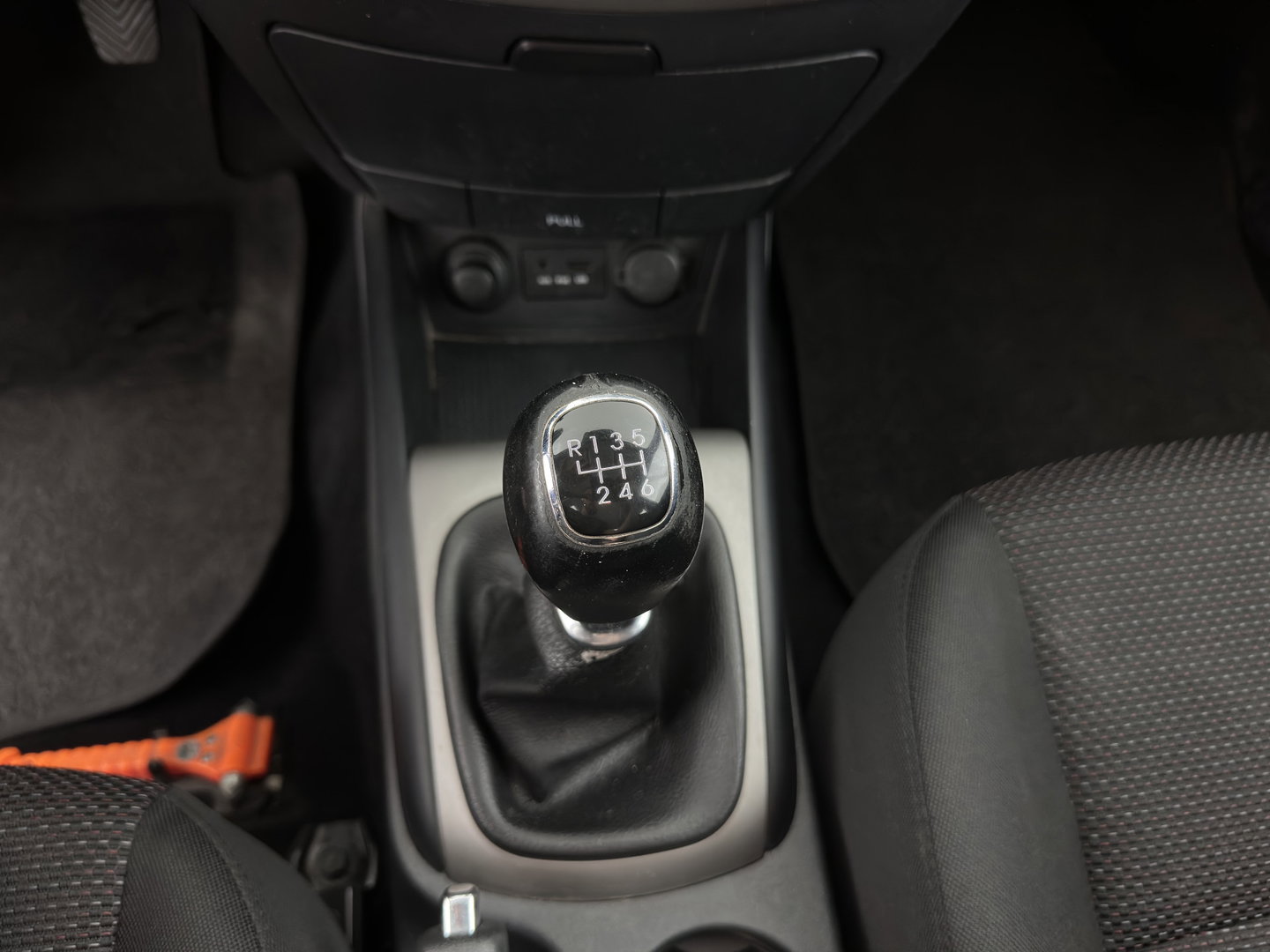Hyundai i30 1.6 CRDi i-Motion *AIRCO | CRUISE | PDC | COMFORT-SEATS | TOWBAR | 16''ALU*