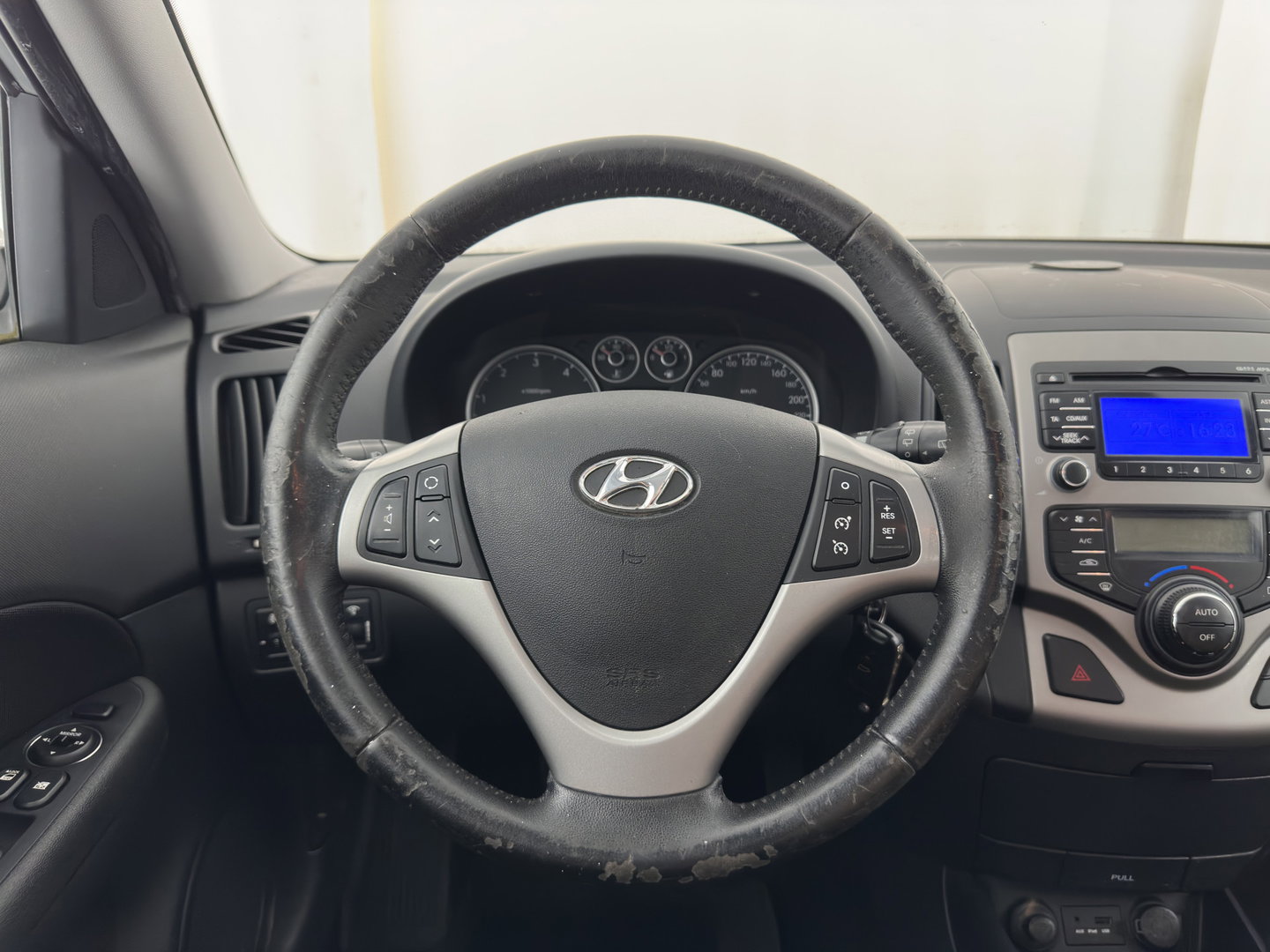 Hyundai i30 1.6 CRDi i-Motion *AIRCO | CRUISE | PDC | COMFORT-SEATS | TOWBAR | 16''ALU*