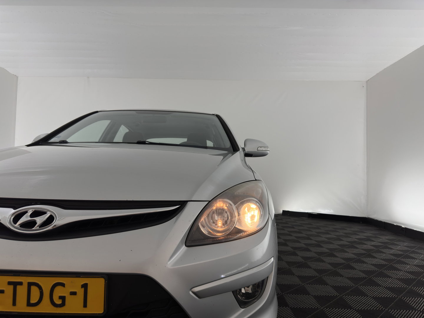 Hyundai i30 1.6 CRDi i-Motion *AIRCO | CRUISE | PDC | COMFORT-SEATS | TOWBAR | 16''ALU*