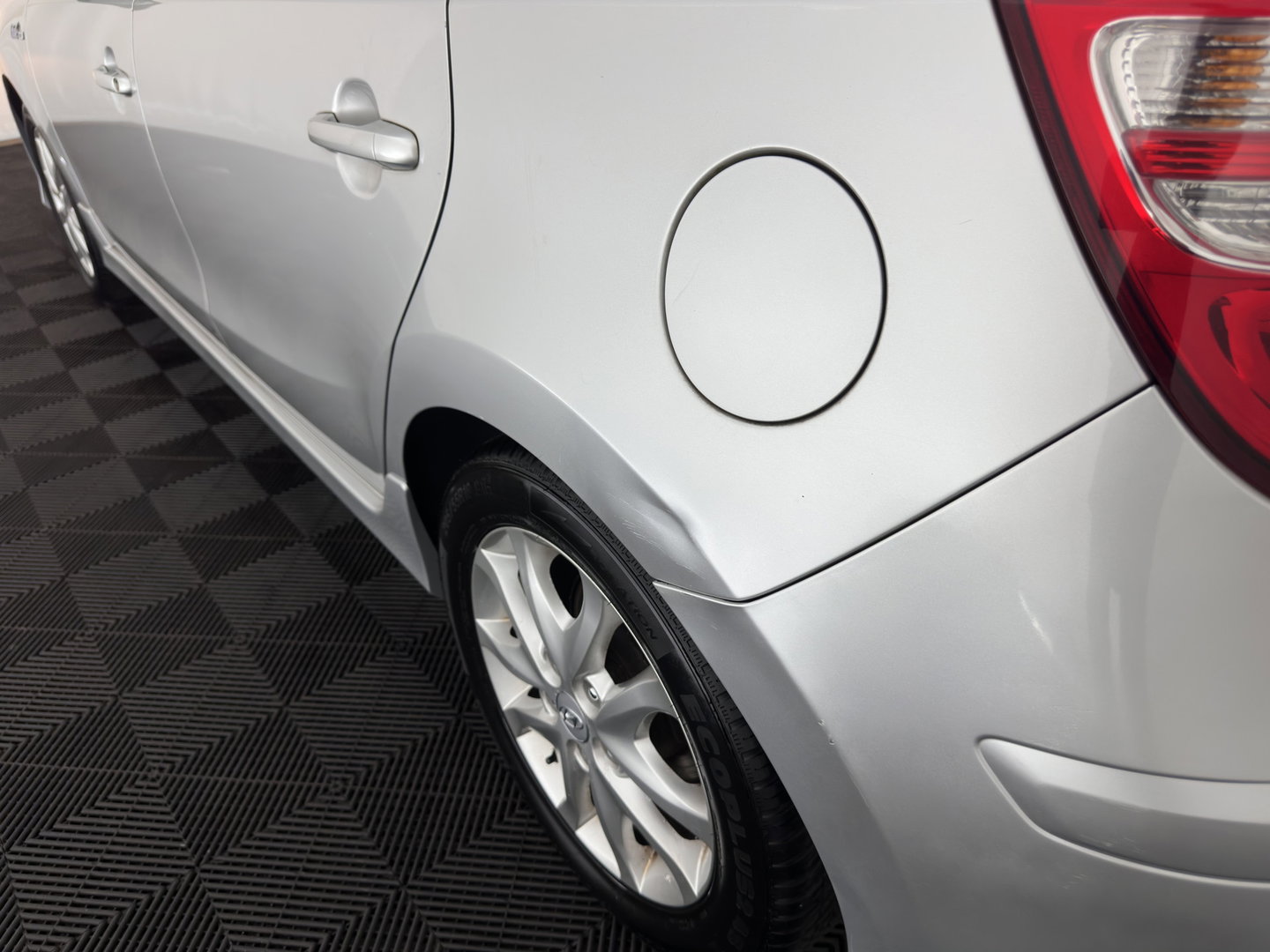 Hyundai i30 1.6 CRDi i-Motion *AIRCO | CRUISE | PDC | COMFORT-SEATS | TOWBAR | 16''ALU*
