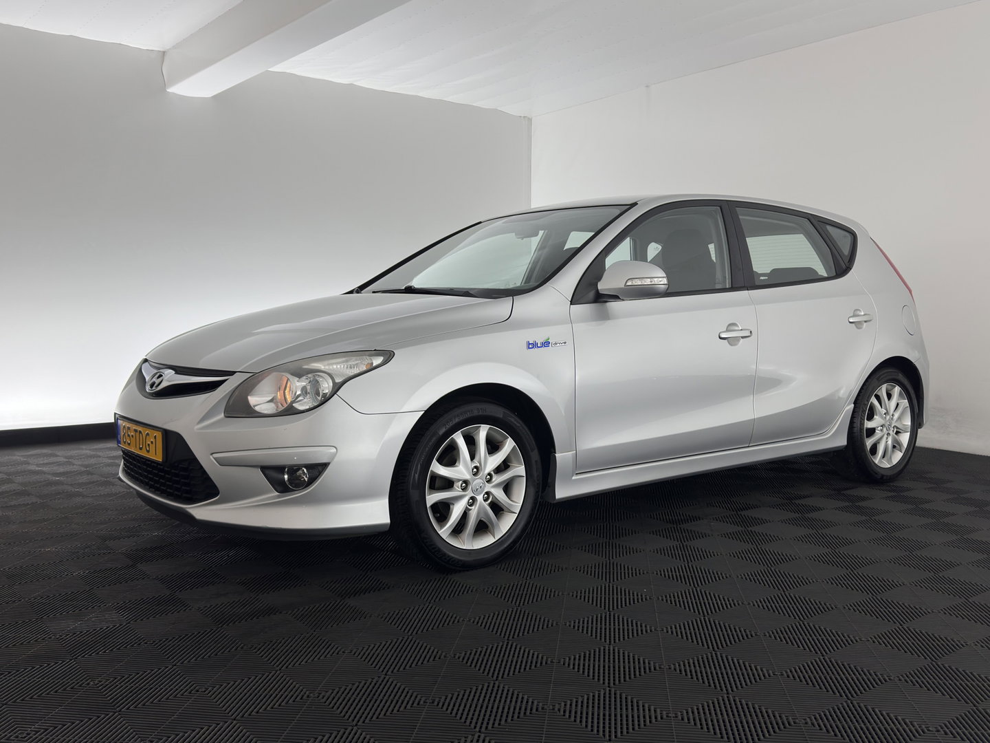 Hyundai i30 1.6 CRDi i-Motion *AIRCO | CRUISE | PDC | COMFORT-SEATS | TOWBAR | 16''ALU*