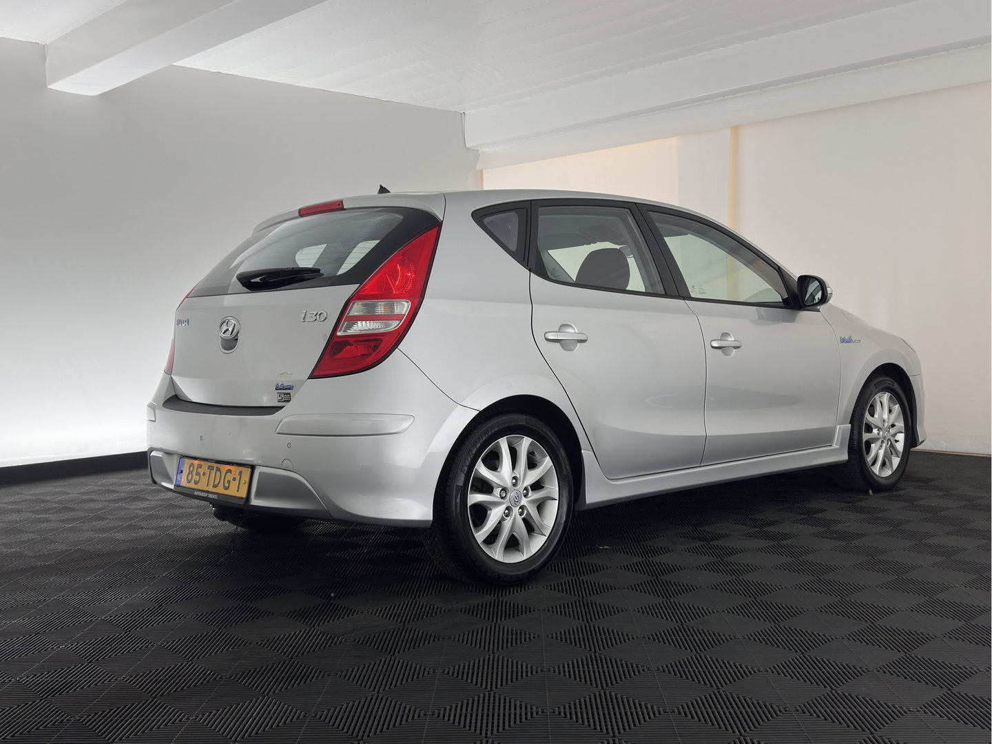 Hyundai i30 1.6 CRDi i-Motion *AIRCO | CRUISE | PDC | COMFORT-SEATS | TOWBAR | 16''ALU*