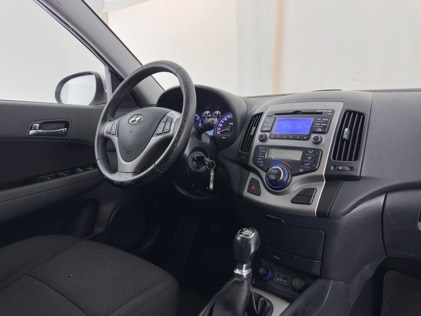 Hyundai i30 1.6 CRDi i-Motion *AIRCO | CRUISE | PDC | COMFORT-SEATS | TOWBAR | 16''ALU*