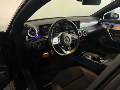 Mercedes-Benz CLA-Klasse 180 AMG Pano|Keyless|Sfeer|Memory|Stoelverwarming|AMG