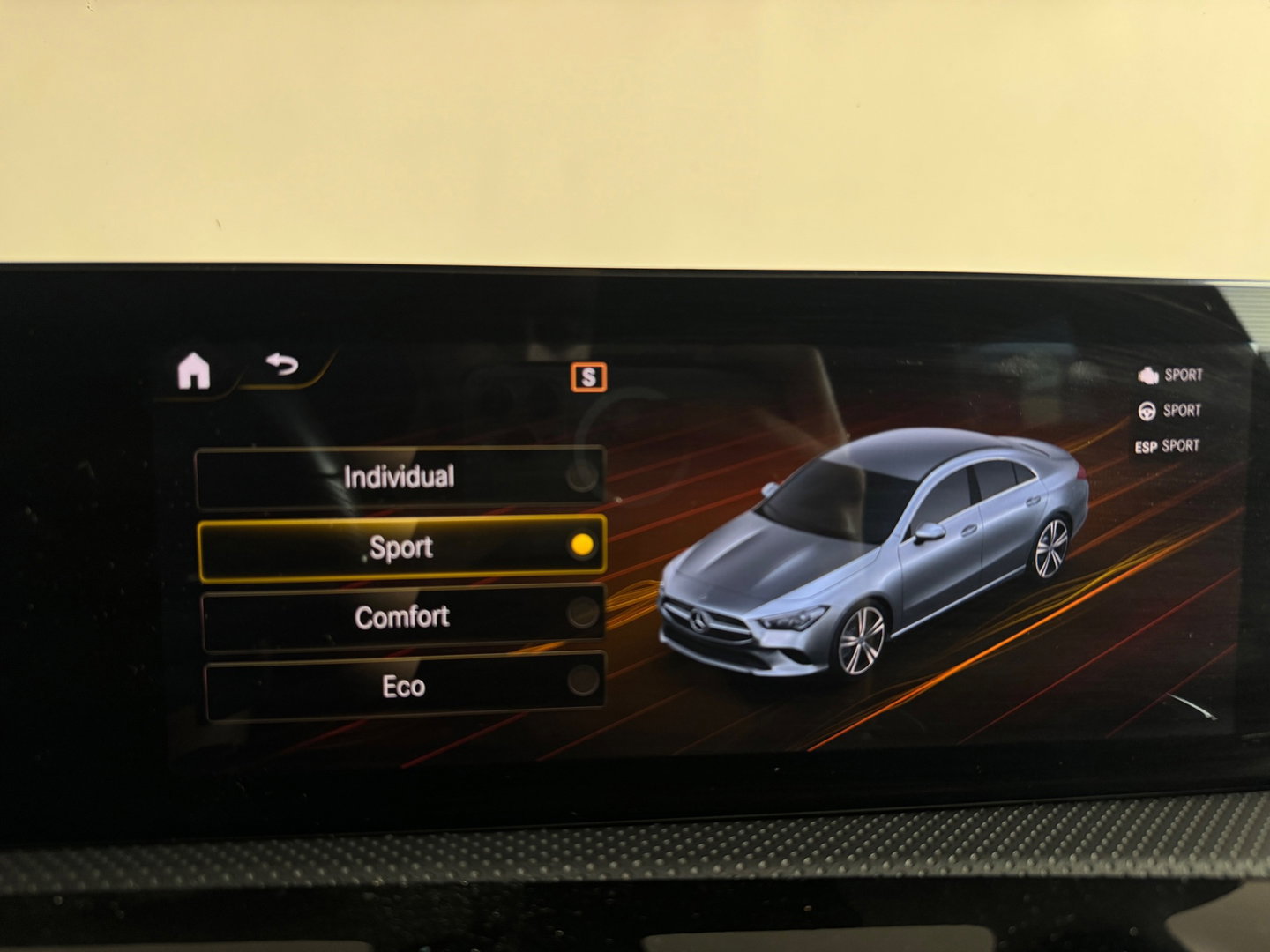 Mercedes-Benz CLA-Klasse 180 AMG Pano|Keyless|Sfeer|Memory|Stoelverwarming|AMG