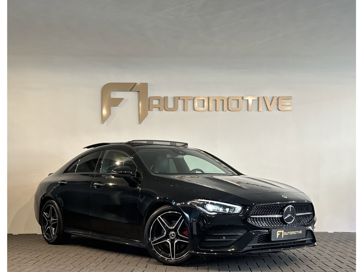Mercedes-Benz CLA-Klasse 180 AMG Pano|Keyless|Sfeer|Memory|Stoelverwarming|AMG