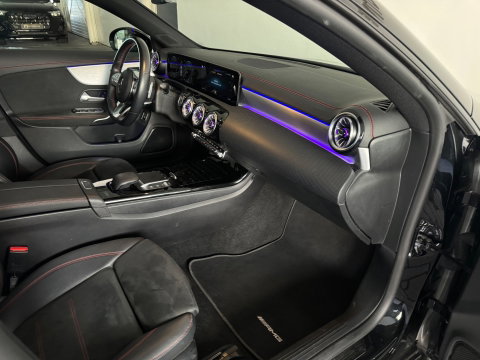 Mercedes-Benz CLA-Klasse 180 AMG Pano|Keyless|Sfeer|Memory|Stoelverwarming|AMG