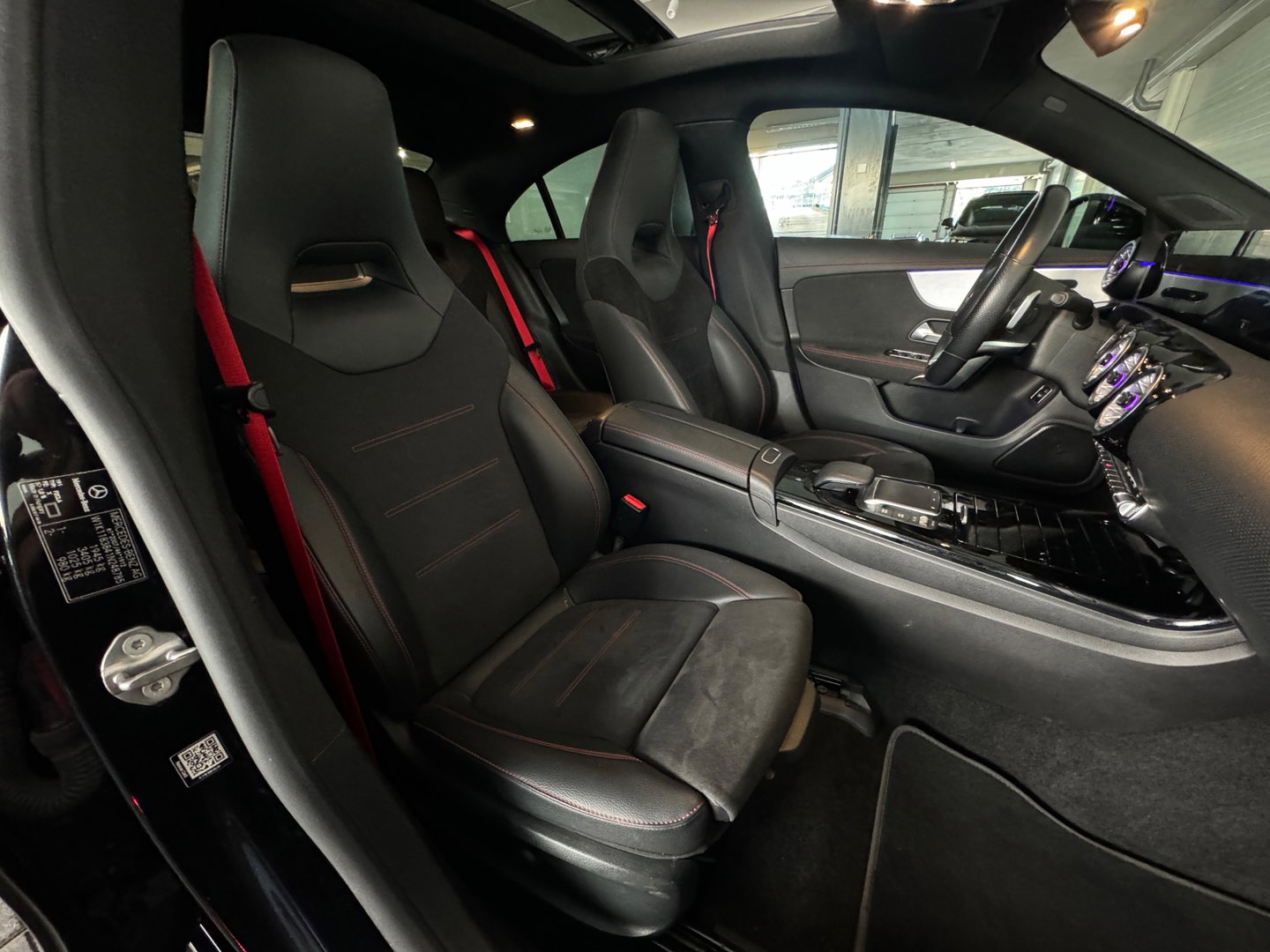 Mercedes-Benz CLA-Klasse 180 AMG Pano|Keyless|Sfeer|Memory|Stoelverwarming|AMG